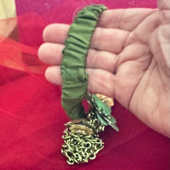 Metal/Fabric Flower Head Band - Picture 4 of 4